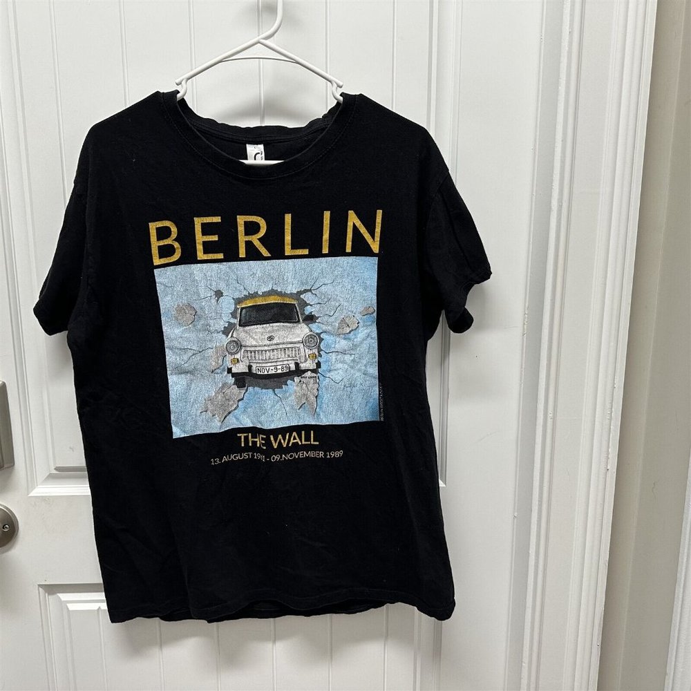 Berlin Wall T Shirt Birgit Kinder Car Bursting Thru Size Large Black